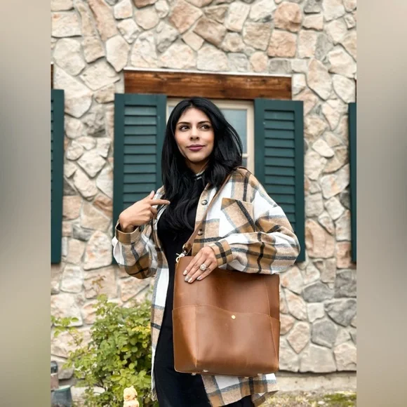 Cute tote on sale - Picture 2 of 4